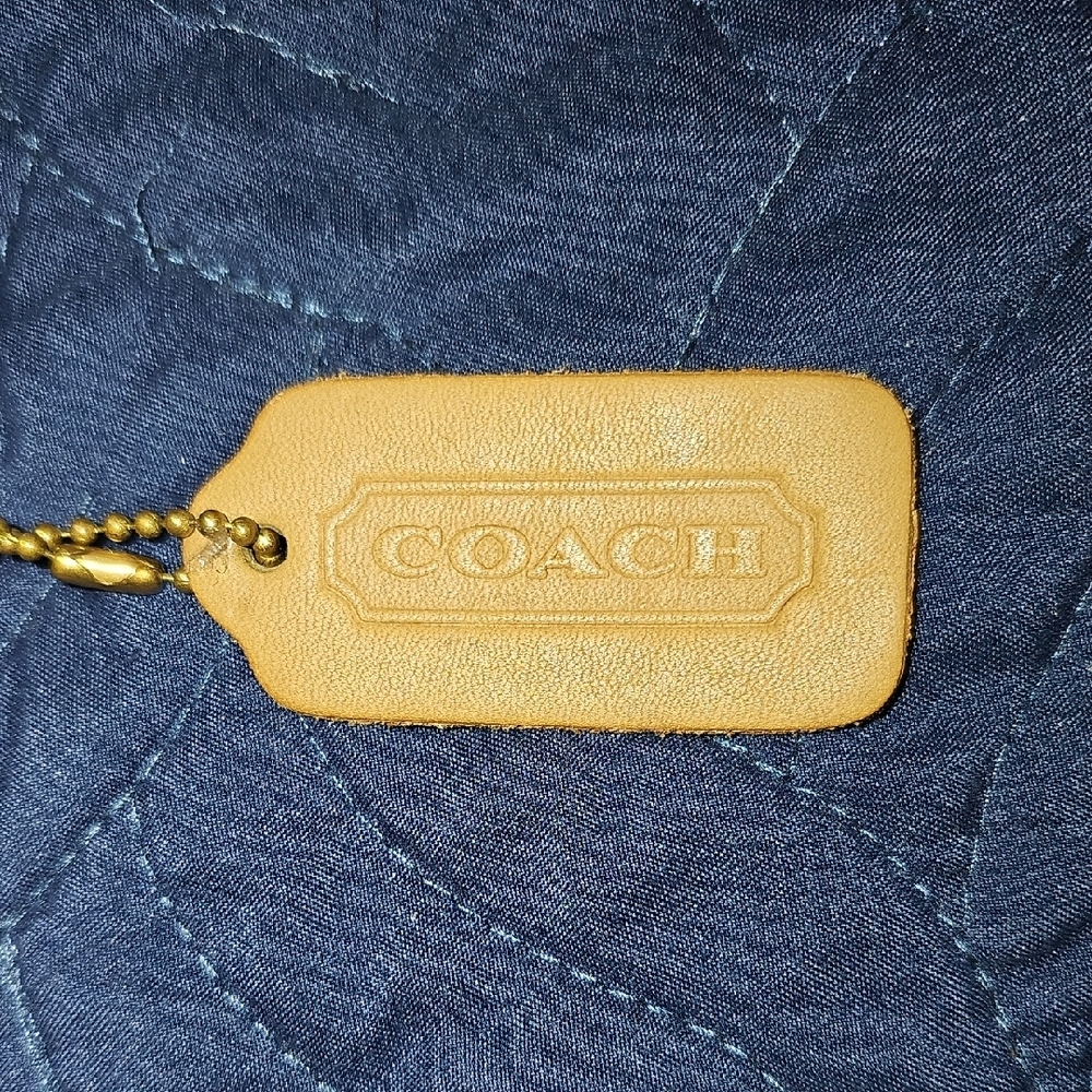 Coach Vintage Demi Bleeker Baguette Elegant Tan Wristlet Great Condition - Picture 3 of 9